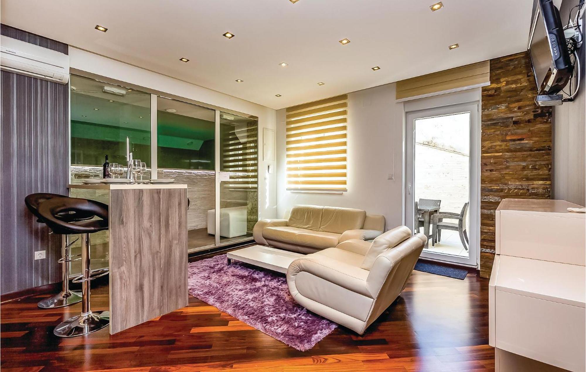 2 Bedroom Lovely Apartment In Crikvenica Exteriér fotografie