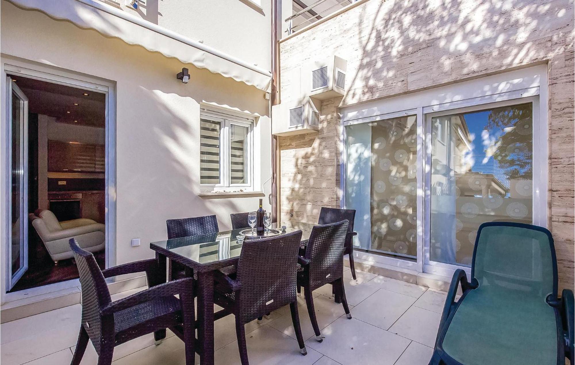 2 Bedroom Lovely Apartment In Crikvenica Exteriér fotografie