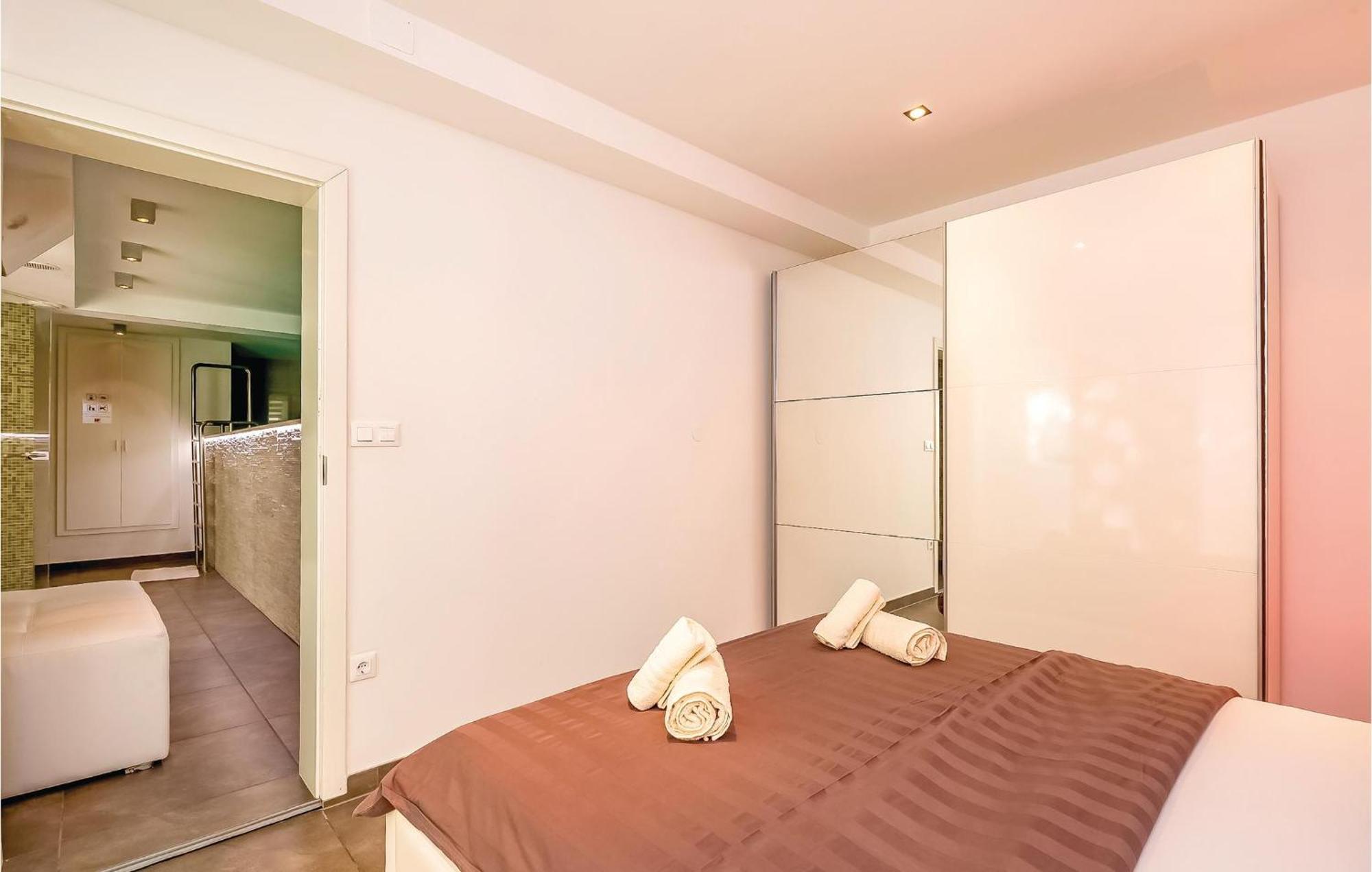 2 Bedroom Lovely Apartment In Crikvenica Exteriér fotografie
